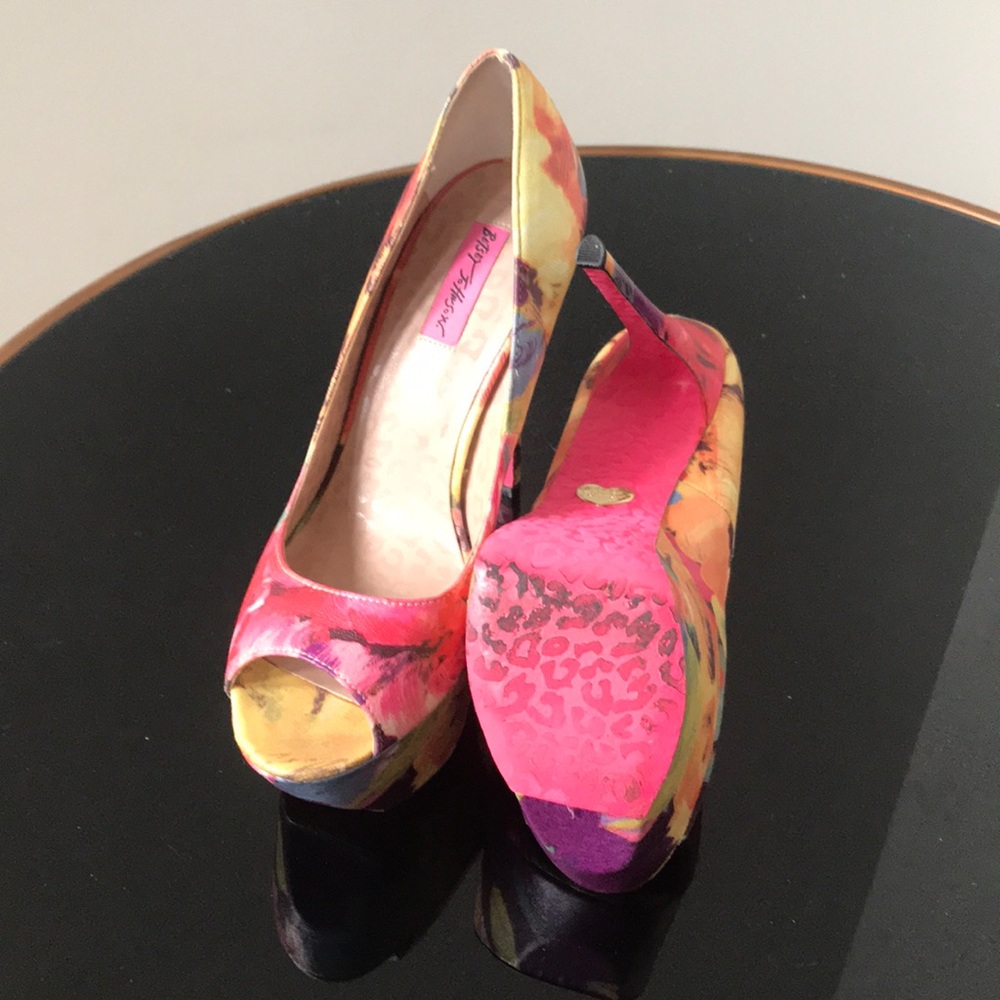 Shoes - Picture 5 of 5